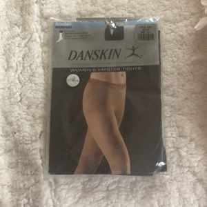 Danskin cropped hipster tights